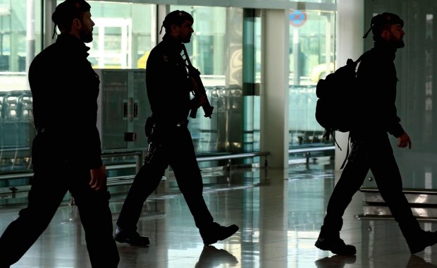 Para z dzieckiem próbowała uciec do Maroka. Należeli do grupy rekrutującej dżihadystów