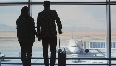 Para zatrzymana za seks w samolocie. Na lotnisku na mężczyznę czekała żona