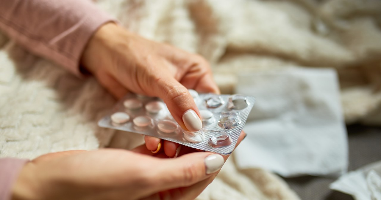 Paracetamol jest jednym z najczęściej stosowanych leków. Mało kto wie, jakie daje skutki uboczne /123RF/PICSEL