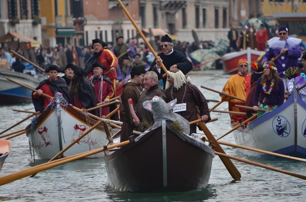 Parada łodzi / 	ANDREA MEROLA    /PAP/EPA