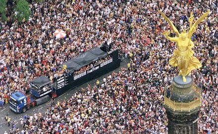 Parada Miłości żegna się ze stolicą Niemiec /arch. AFP