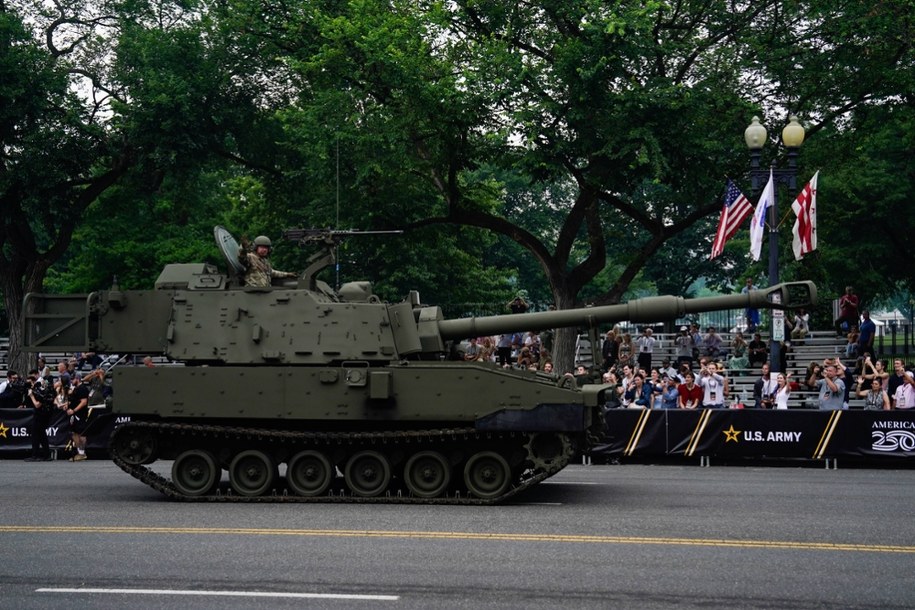 Parada wojskowa w czerwcu 2025 r. /KENT NISHIMURA / POOL /PAP/EPA