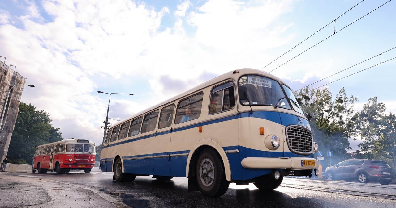 Parada Zabytkowych Autobusów i Tramwajów w Warszawie. Galeria