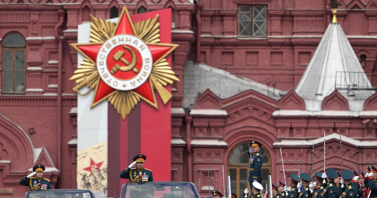 Parada Zwycięstwa i rosyjscy generałowie w... kabrioletach /East News