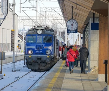 Paraliż kolei, sztorm i zagrożenie lawinowe. Zima atakuje w całej Polsce