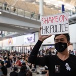 Paraliż lotniska w Hongkongu - kolejny dzień protestów