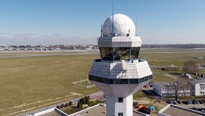 Paraliż na lotnisku Chopina, samoloty krążące w powietrzu. Winny: dron