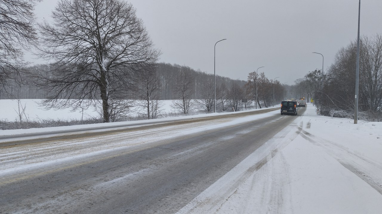 Paraliż na polskich drogach. IMGW wydał ostrzeżenia przed śnieżycami