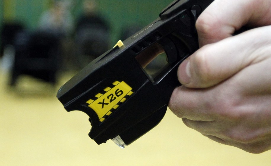 Policjanci z Kołobrzegu usłyszą zarzuty za użycie paralizatora