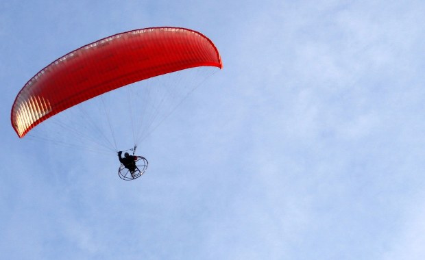 Paralotniarz zaginął w okolicach Gdańska. Wznowiono poszukiwania