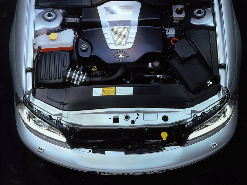 Parametry silnika: 315KM przy 5600 obr./min, 450 Nm przy 4400 obr./min. /Opel