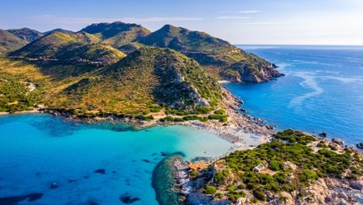 Parasol tylko dla wybranych. Kuriozalny zakaz na sardyńskich plażach