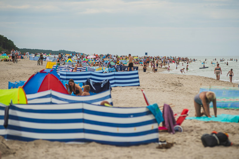 Parawany nad Morzem Bałtyckim stały się jednym ze znaków rozpoznawczych polskiego wybrzeża /Karol Makurat /Reporter