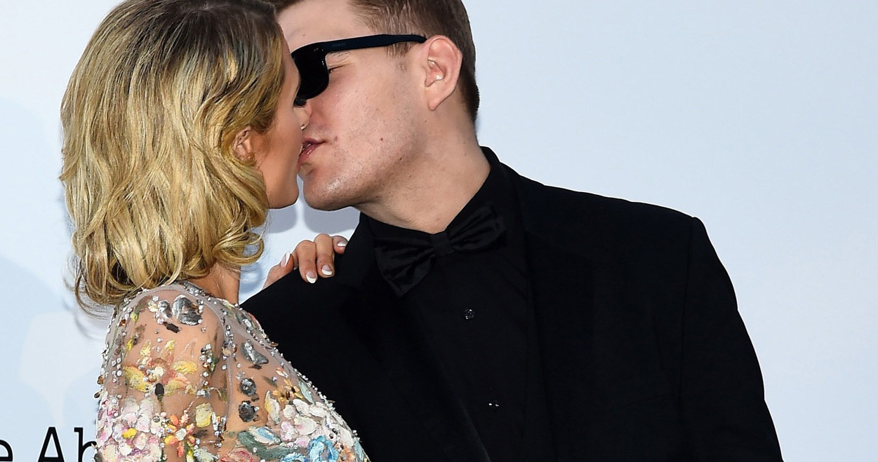 Paris Hilton i Chris Zylka na imprezie amfAR /East News