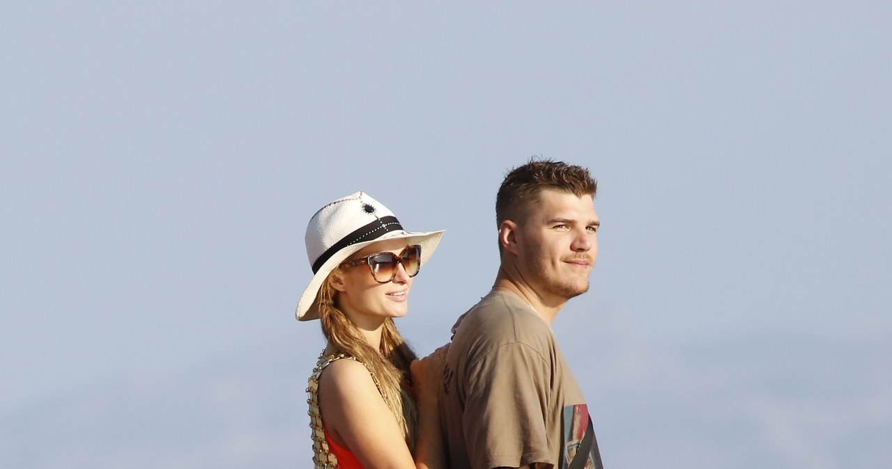 Paris Hilton i Chris Zylka na Mykonos /Agencja FORUM