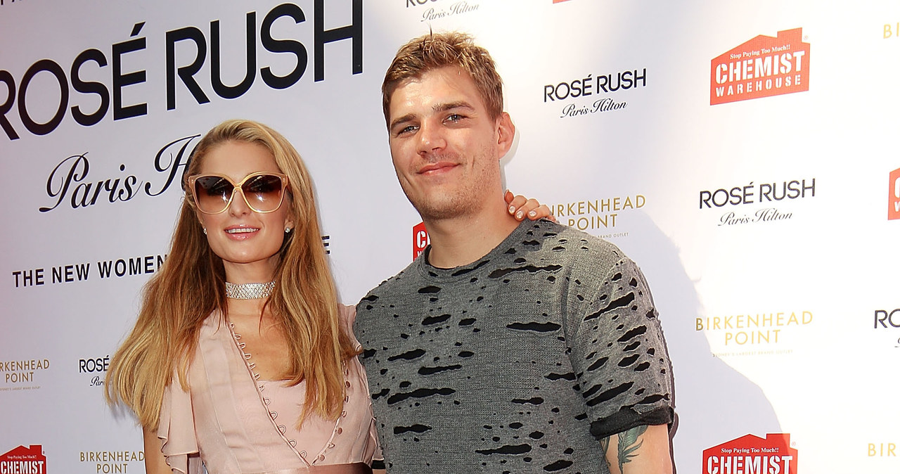 Paris Hilton i Chris Zylka /Lisa Maree Williams /Getty Images