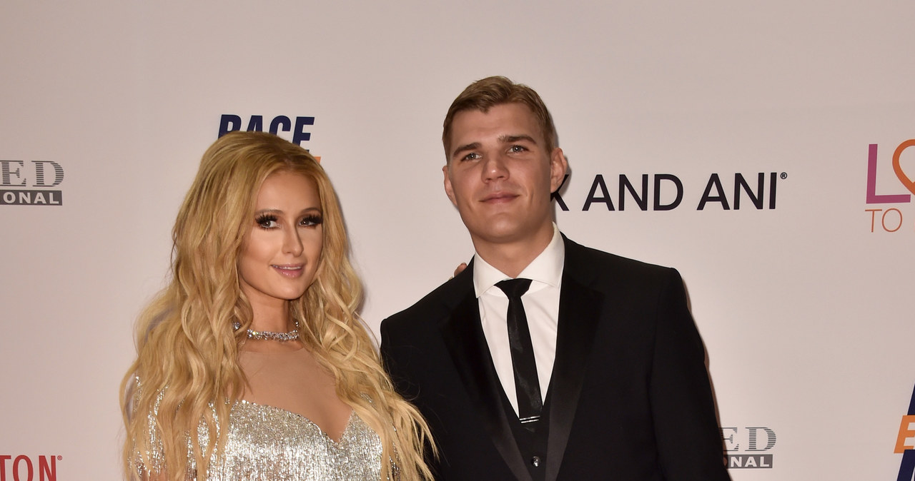 Paris Hilton i Chris Zylka /Alberto E. Rodriguez /Getty Images