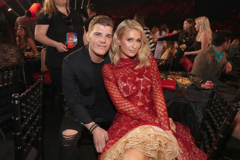 Paris Hilton i Chris Zylka /Christopher Polk /Getty Images