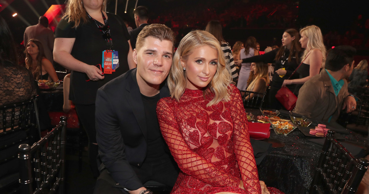 Paris Hilton i Chris Zylka /Christopher Polk /Getty Images