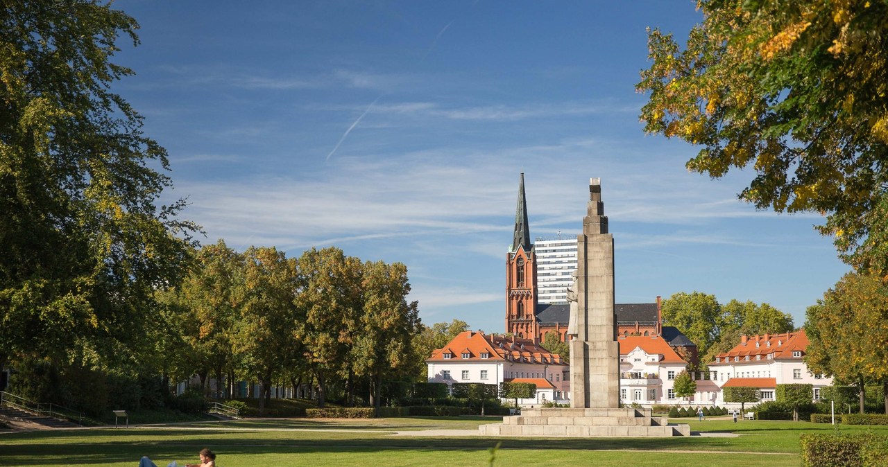 Park Anger we Frankfurcie nad Odrą. W tle widać wieżę kościoła św. Gertrudy / fot. Messe und Veranstaltungs GmbH Frankfurt (Oder)/ Artur Kozłowski /materiały promocyjne