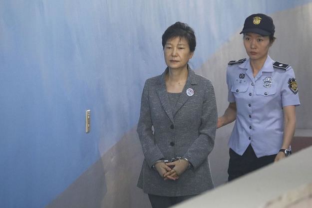 Park Geun Hie (L), b. prezydent Korei Płd /AFP
