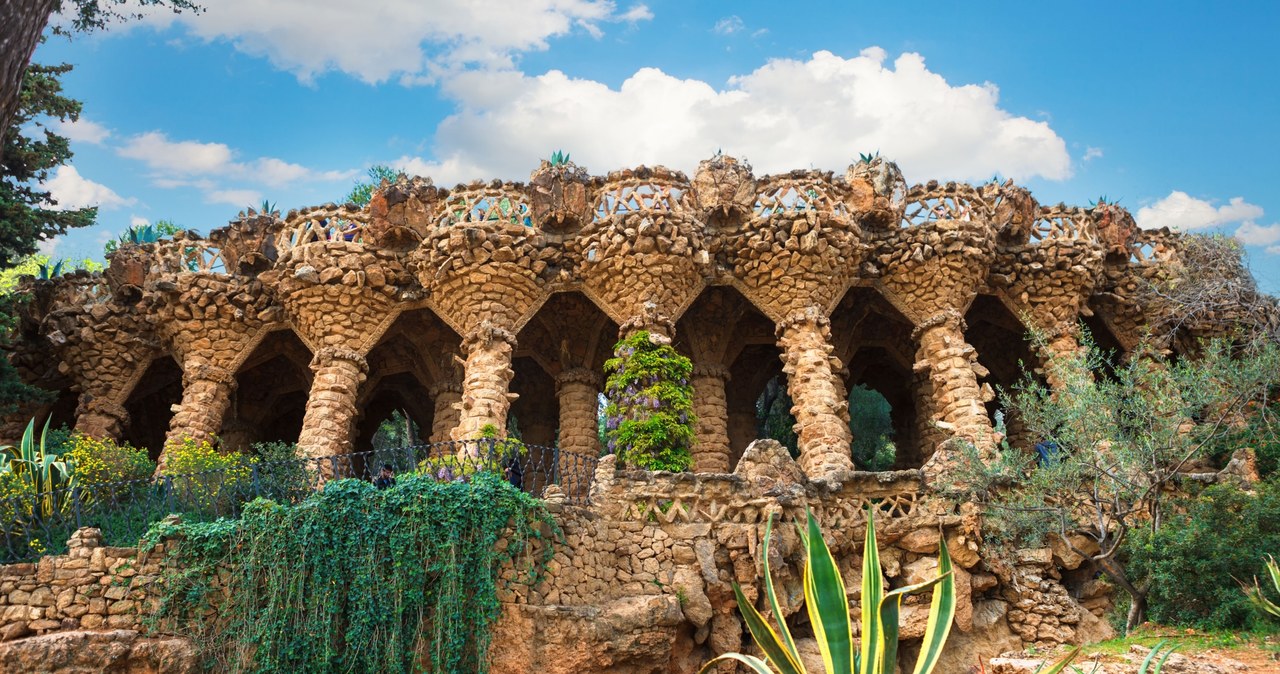 Park Güell Taras nad pawilonem kolumnowym przez architekta był nazywany teatrem greckim /123RF/PICSEL