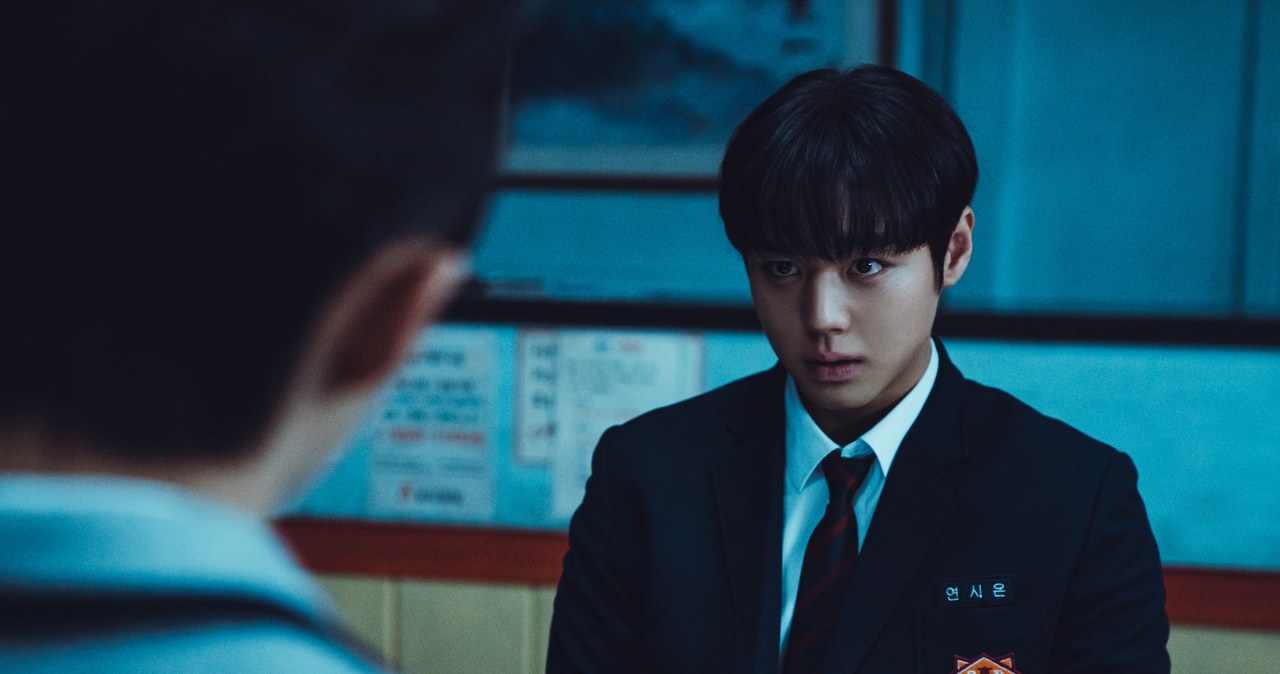Park Ji-hoon jako Yeon Si-eun w serialu "Słaby bohater" /Netflix
