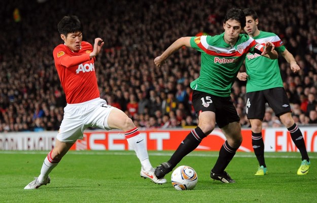 Park  Ji-Sung  w trakcie meczu Manchester United - Athletic Bilbao w 2012 roku /PETER POWELL   /PAP/EPA