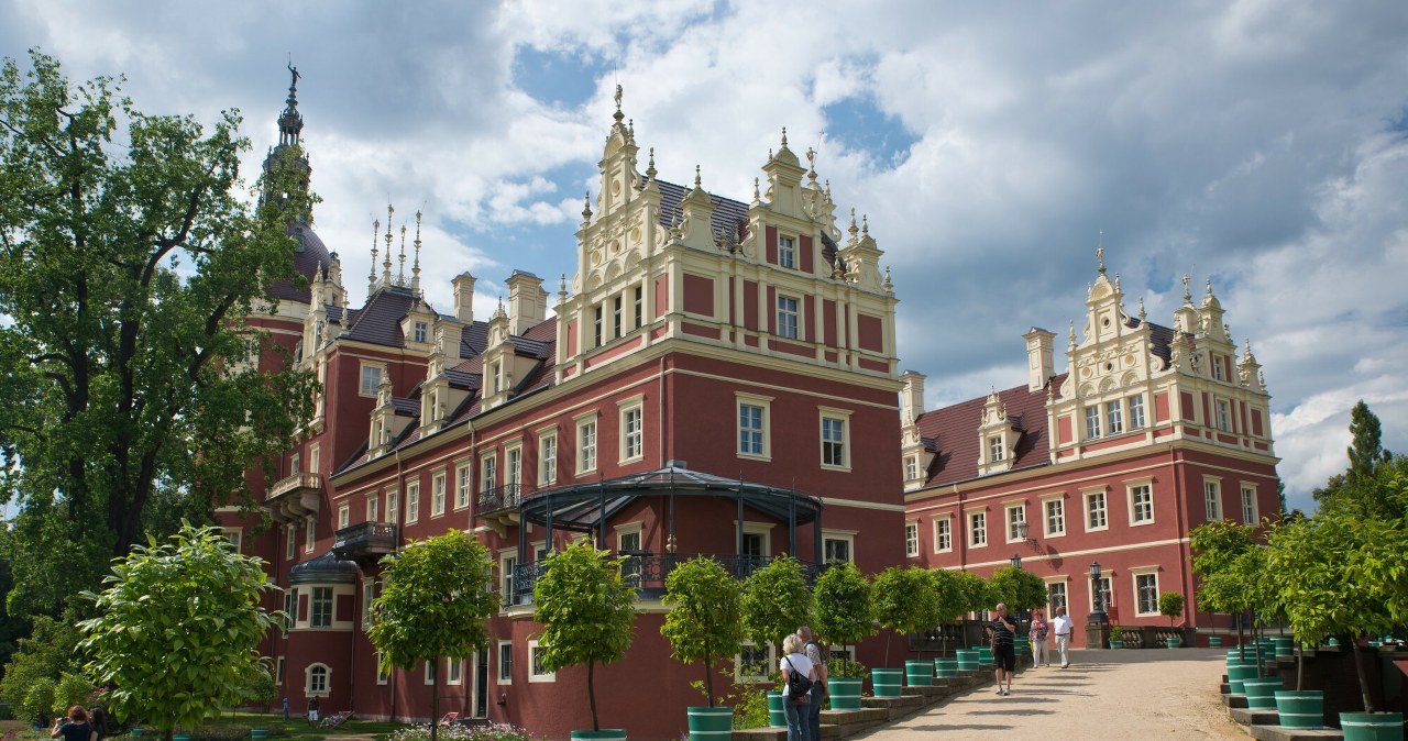 Park Mużakowski, wraz ze znajdującą się w jego sercu rezydencją, to wspaniałe, warte zobaczenia miejsce. Co powinniśmy o nim wiedzieć? /DZIUREK/REPORTER /East News