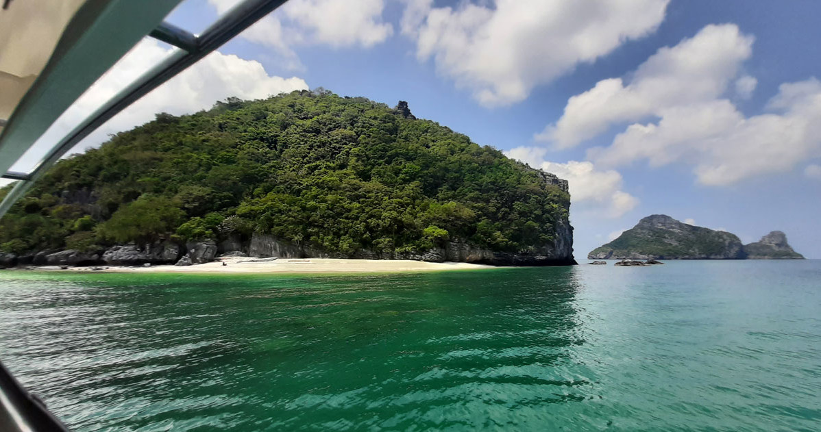 Park Narodowy Ang Thong to archipelag 42 wysp kuszących uroczymi plażami i bujną przyrodą /Iza Grelowska /Styl.pl