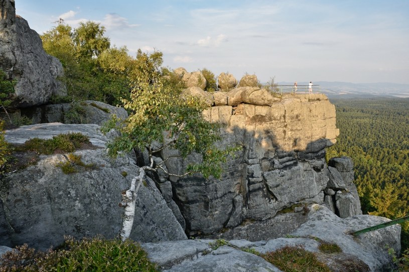 Park Narodowy Gór Stołowych pobiera opłaty jedynie za wejście na trasę turystyczną na Błędnych Skałach i Szczelińcu Wielkim /Piotr Dziurman/REPORTER /East News