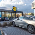 Parkingi pod Lidlem czy Biedronką. Jakie zasady tam obowiązują?