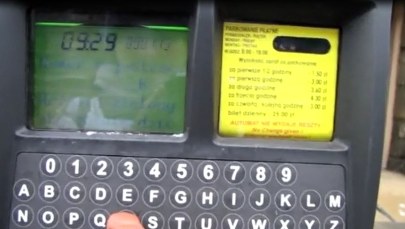 Parkomaty w Łodzi zamarzają, a kierowcy i tak muszą płacić! [FILM] 