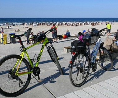 Parkowanie blisko plaży może słono kosztować. Sypią się mandaty