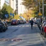 Parkowanie przy przejściu dla pieszych to nie tylko mandat. Auto zniknie