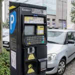 Parkowanie w weekendy w Warszawie płatne? Wszystko przez nową kładkę
