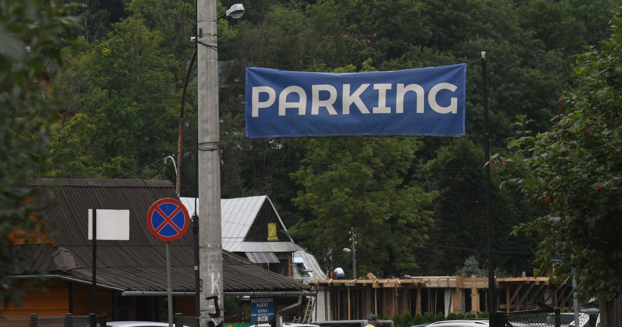 Parkowanie w Zakopanem staje się coraz droższe /ARTUR WIDAK / NurPhoto /AFP