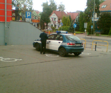 Parkowanie według policjantki. Blondynki