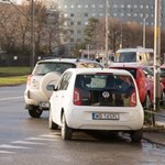 Parkując auto stosuj zasadę 10 metrów. Mandat to dopiero początek problemów