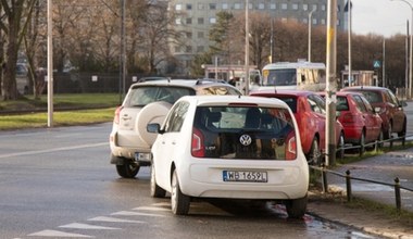 Parkując auto stosuj zasadę 10 metrów. Mandat to dopiero początek problemów