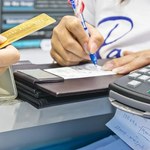 Parlament Europejski pracuje nad obniżeniem opłat za transakcje kartą
