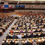 Parlament Europejski przyjął rezolucję krytykującą Polskę. Chodzi o edukację seksualną 