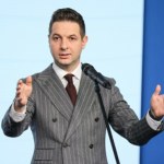Parlament Europejski uchylił immunitetu Patrykowi Jakiemu. W tle spór z sędzią