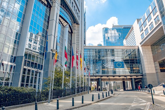 Parlament Europejski w Brukseli /Shutterstock
