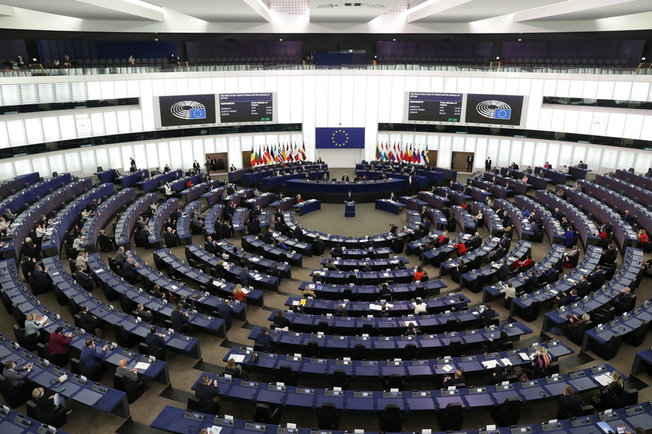 Parlament Europejski w Strasburgu podczas debaty nad orzeczeniem polskiego Trybunału Konstytucyjnego, dotyczącym prymatu prawa europejskiego /Albert Zawada /PAP