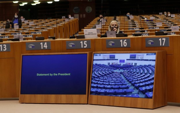 Parlament Europejski zatwierdził liczący 1,8 bln euro pakiet unijnego budżetu na lata 2021-2027 i funduszu odbudowy /OLIVIER HOSLET /PAP/EPA