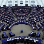 Parlament Europejski zatwierdził pożyczkę 35 mld euro dla Ukrainy. "Płaci Rosja"