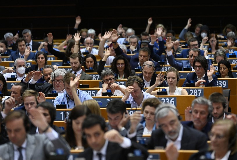 Parlamentarzyści podczas głosowania w PE /JOHN THYS /AFP