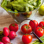 „Parszywa dwunastka”: Owoce i warzywa, które kumulują najwięcej pestycydów