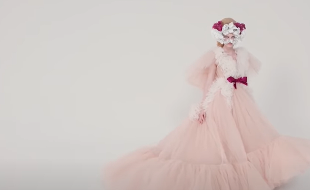 Paryscy dyktatorzy mody widzą świat… na różowo!